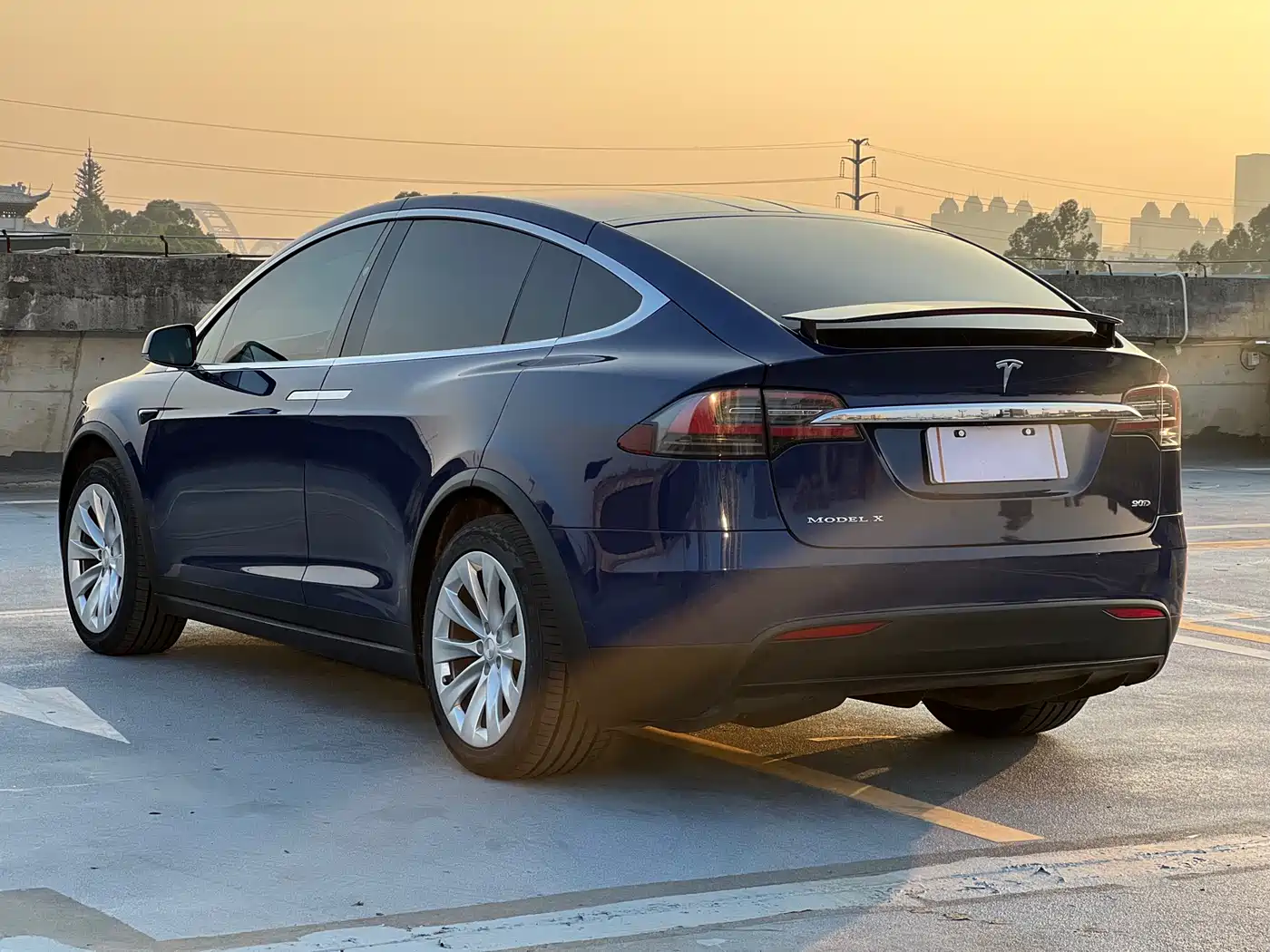 TESLA MODEL X