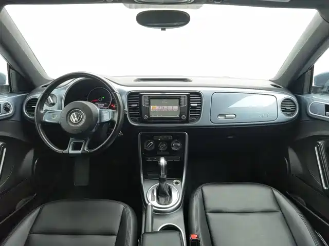 Volkswagen Beetle 2018 180TSI Trend Joy Edition — фото 5