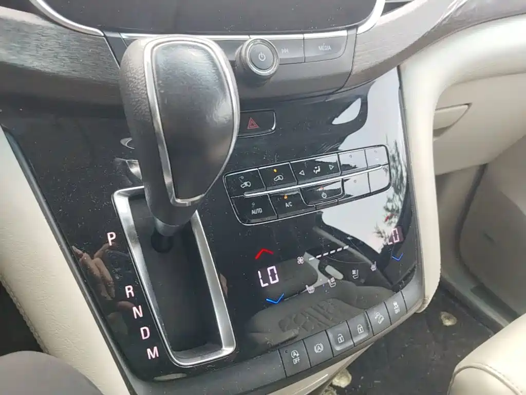 Фото 14 - Buick GL8