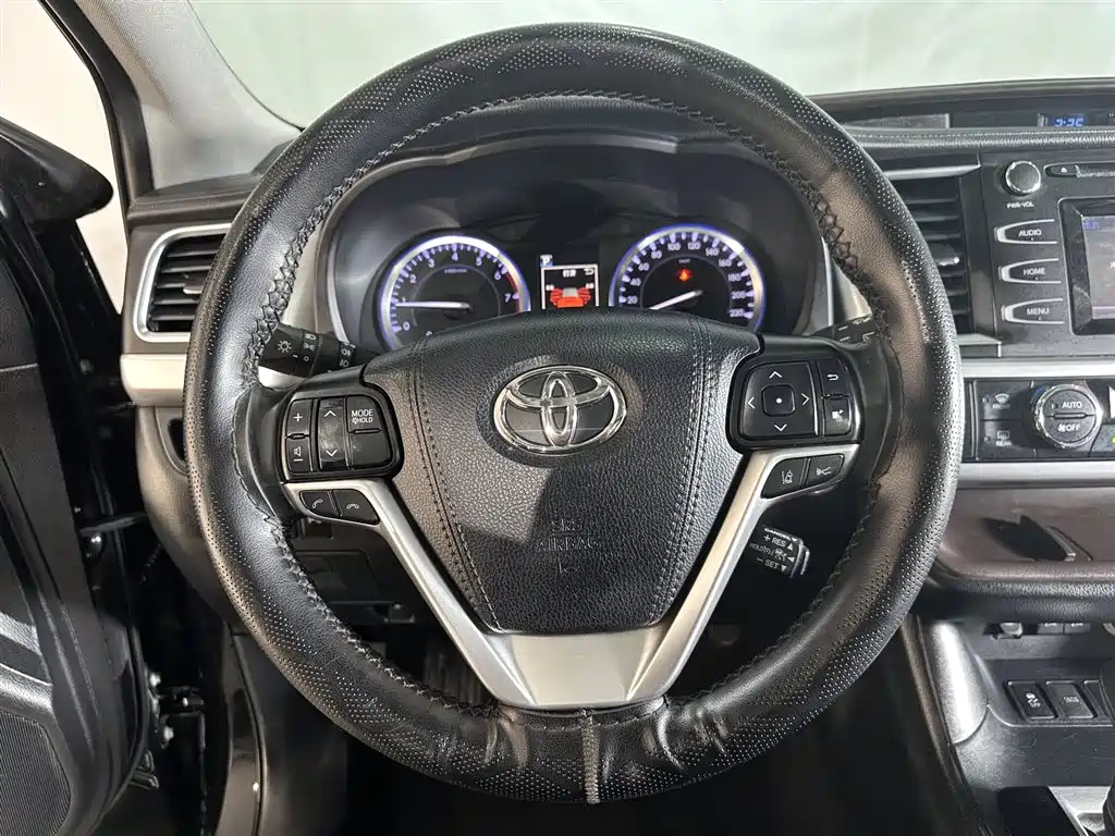 Photo 9 - Toyota Highlander