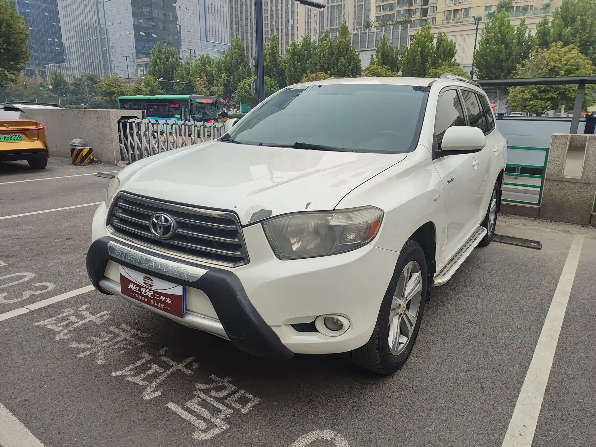 Photo 1 - Toyota Highlander