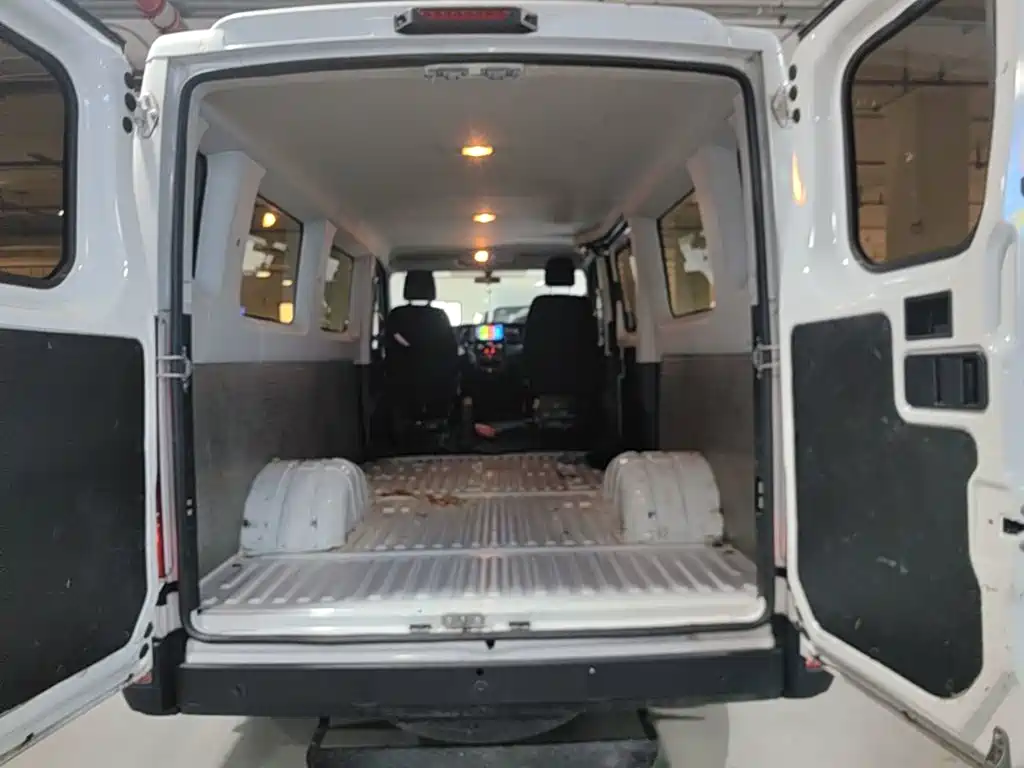 Iveco Daily 2023 2021 2.0T Manual Chaorui Long Wheelbase Short Suspension Low Roof Sliding Door F1A