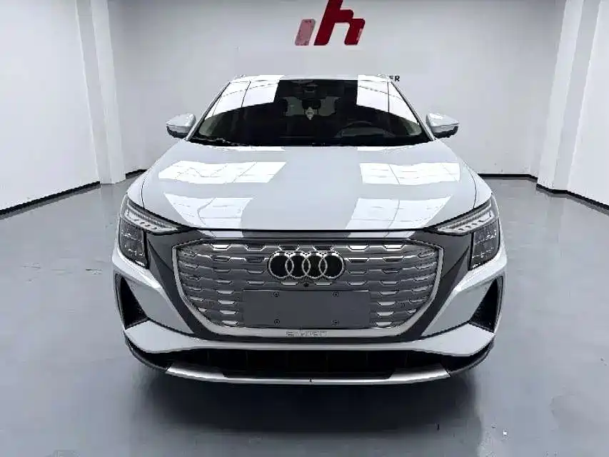 Audi Q5 e-tron 2024 2023 40 e-tron Starlight Edition Brocade Package