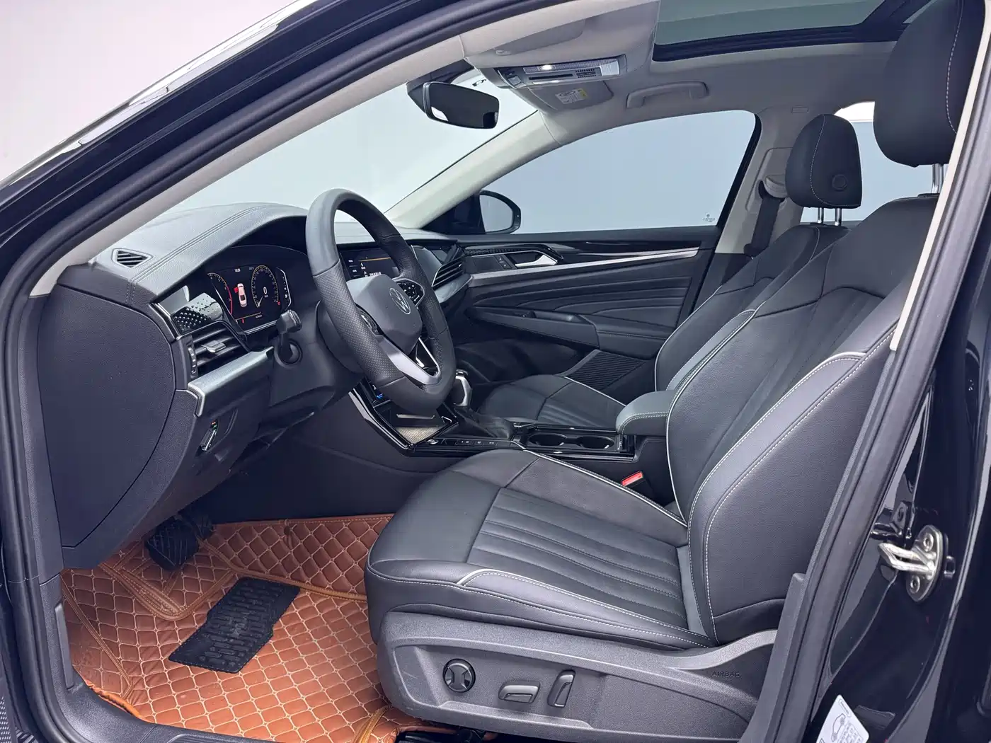 Volkswagen Passat 2023 330TSI Elite Edition фото 5