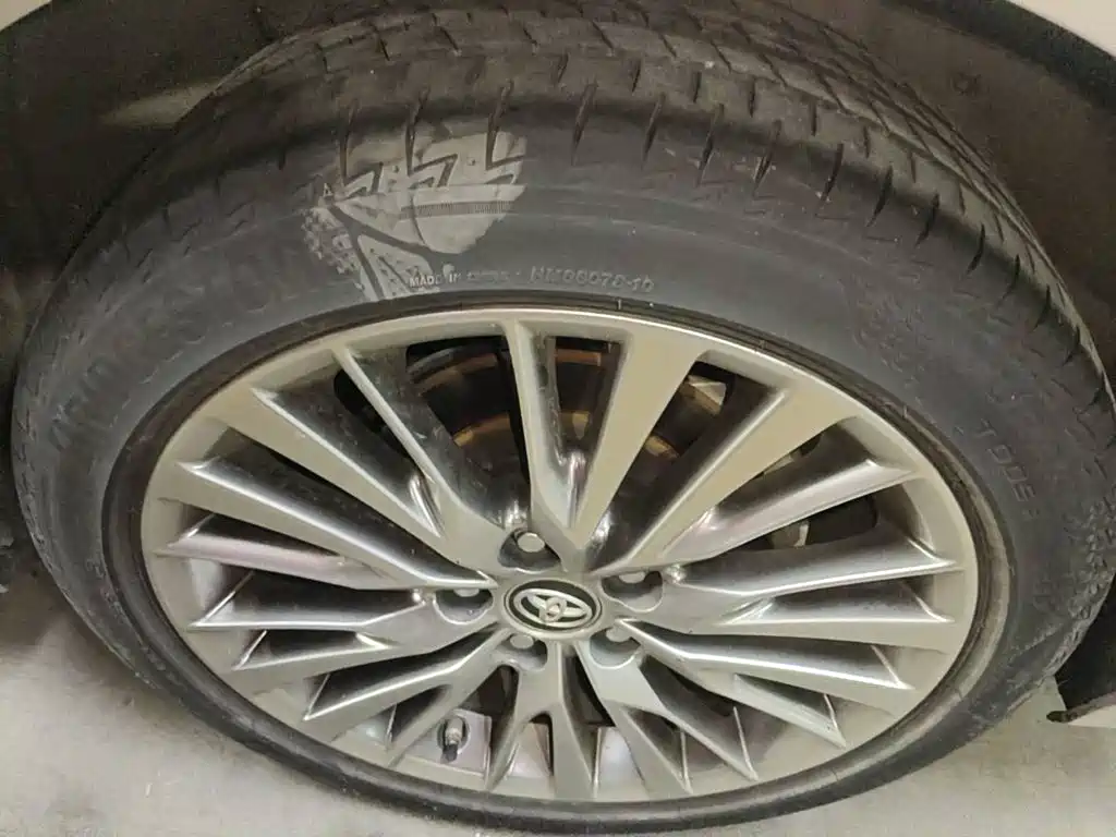Фото 7 - Toyota Camry
