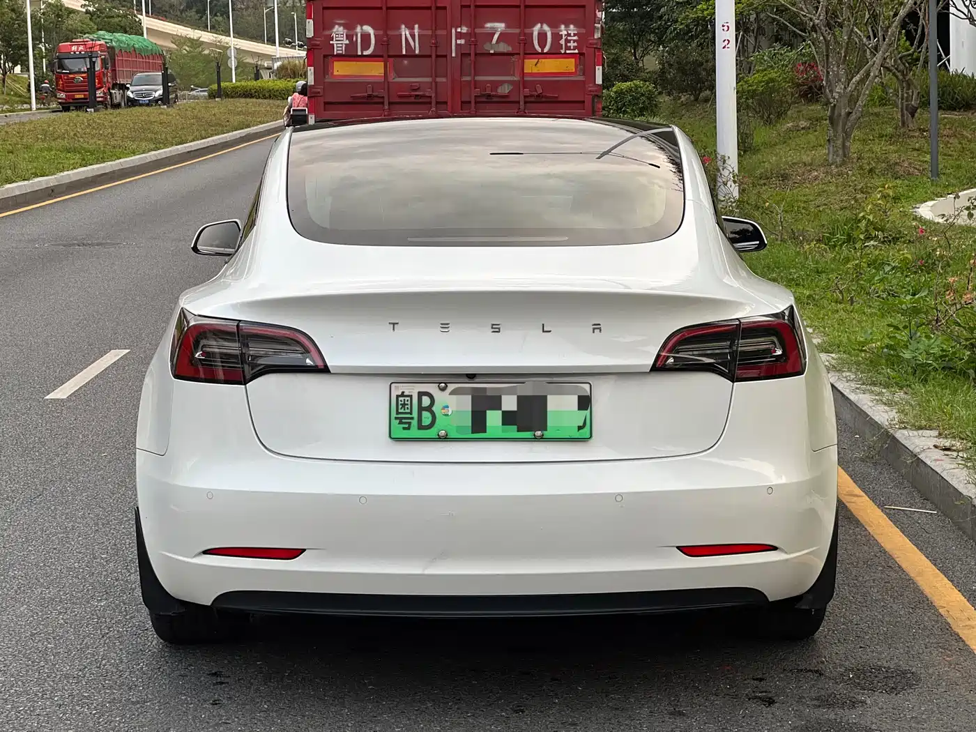 TESLA MODEL 3
