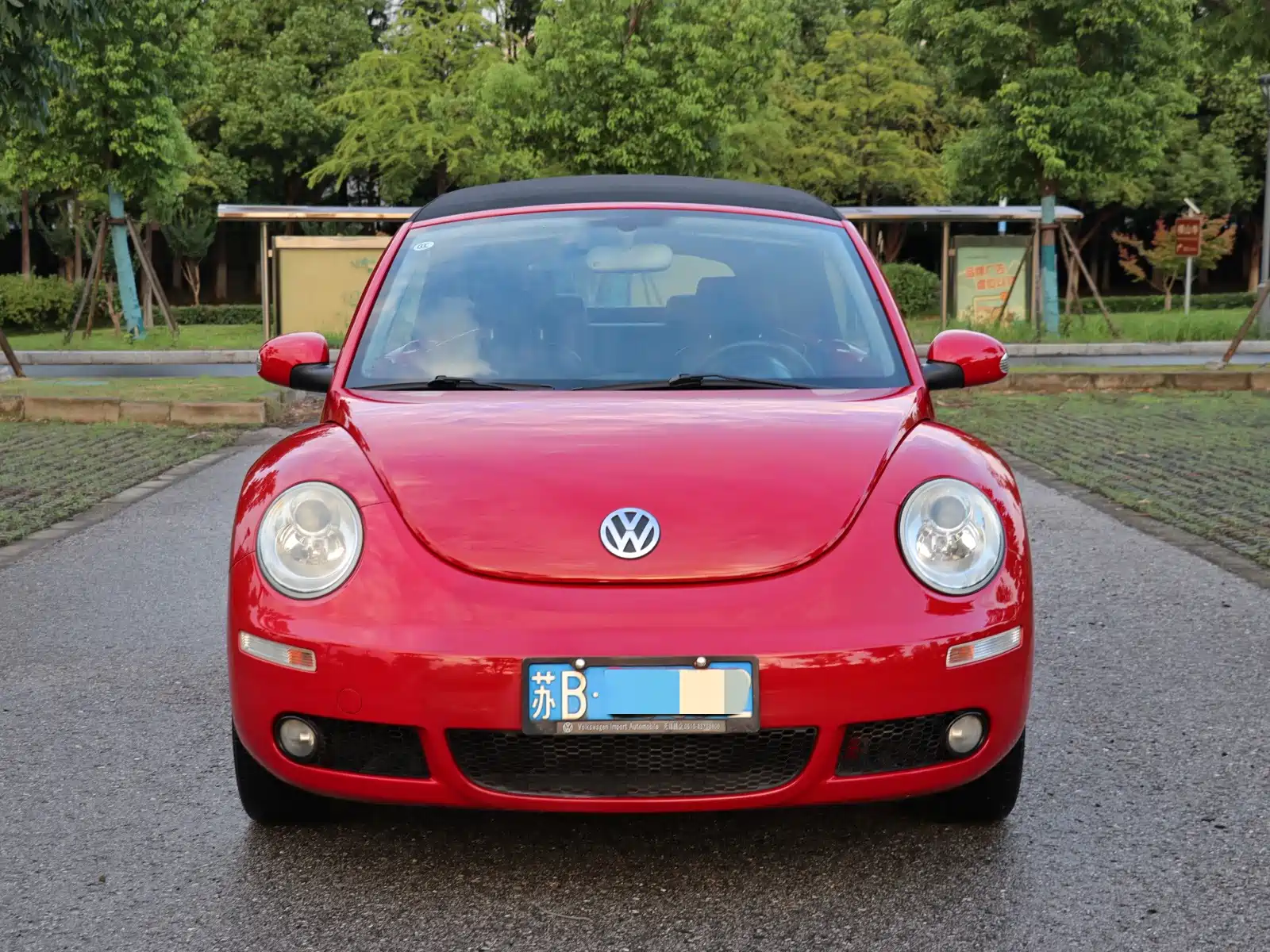 Photo 1 - Volkswagen Beetle