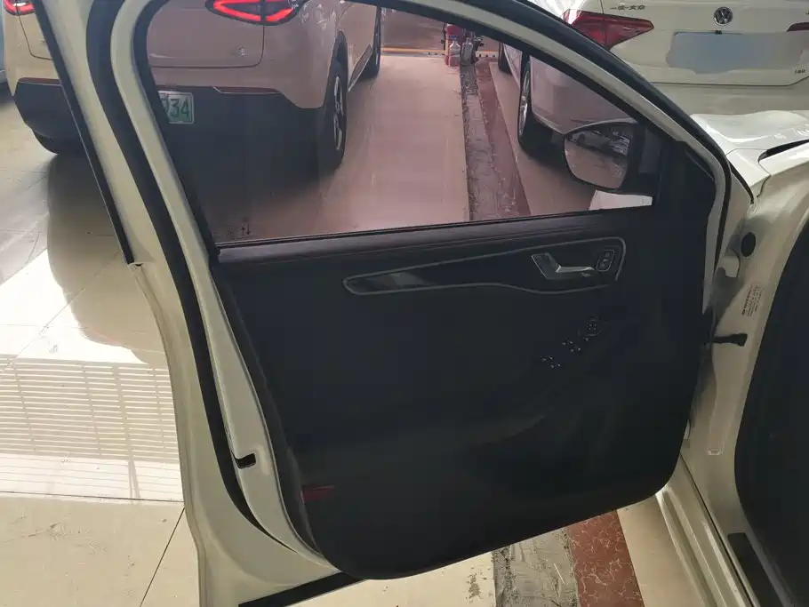 Ford Focus 2022 2021 Sedan EcoBoost 180 Auto ST Line
