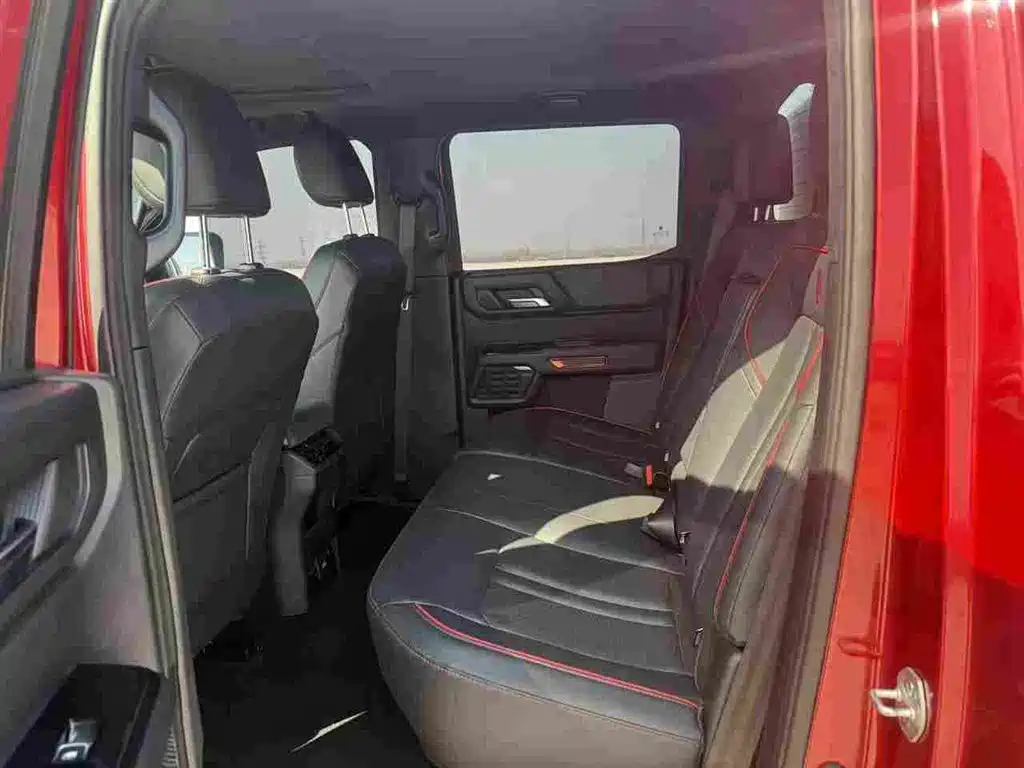 Jiangling Dadao 2025 2024 Explorer 2.3T Diesel Automatic 4WD Extreme Edition
