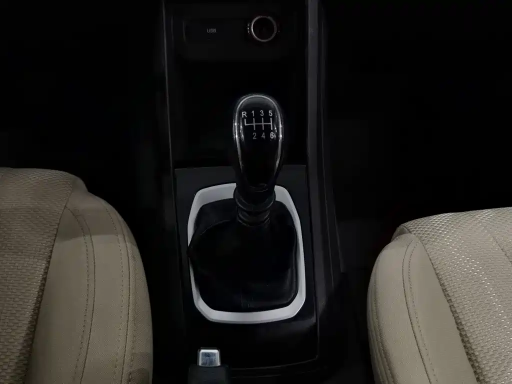 Baojun 310W 2018 2017 1.5L Manual Comfort China V