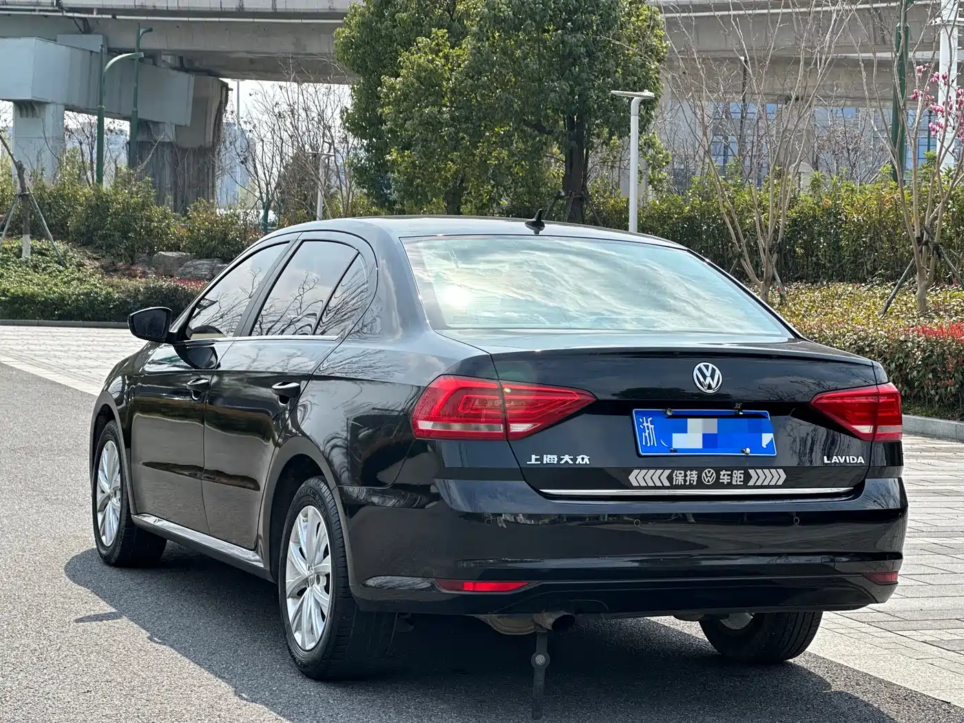 Volkswagen Lavida 2015 1.6L Automatic Comfort Edition фото 4
