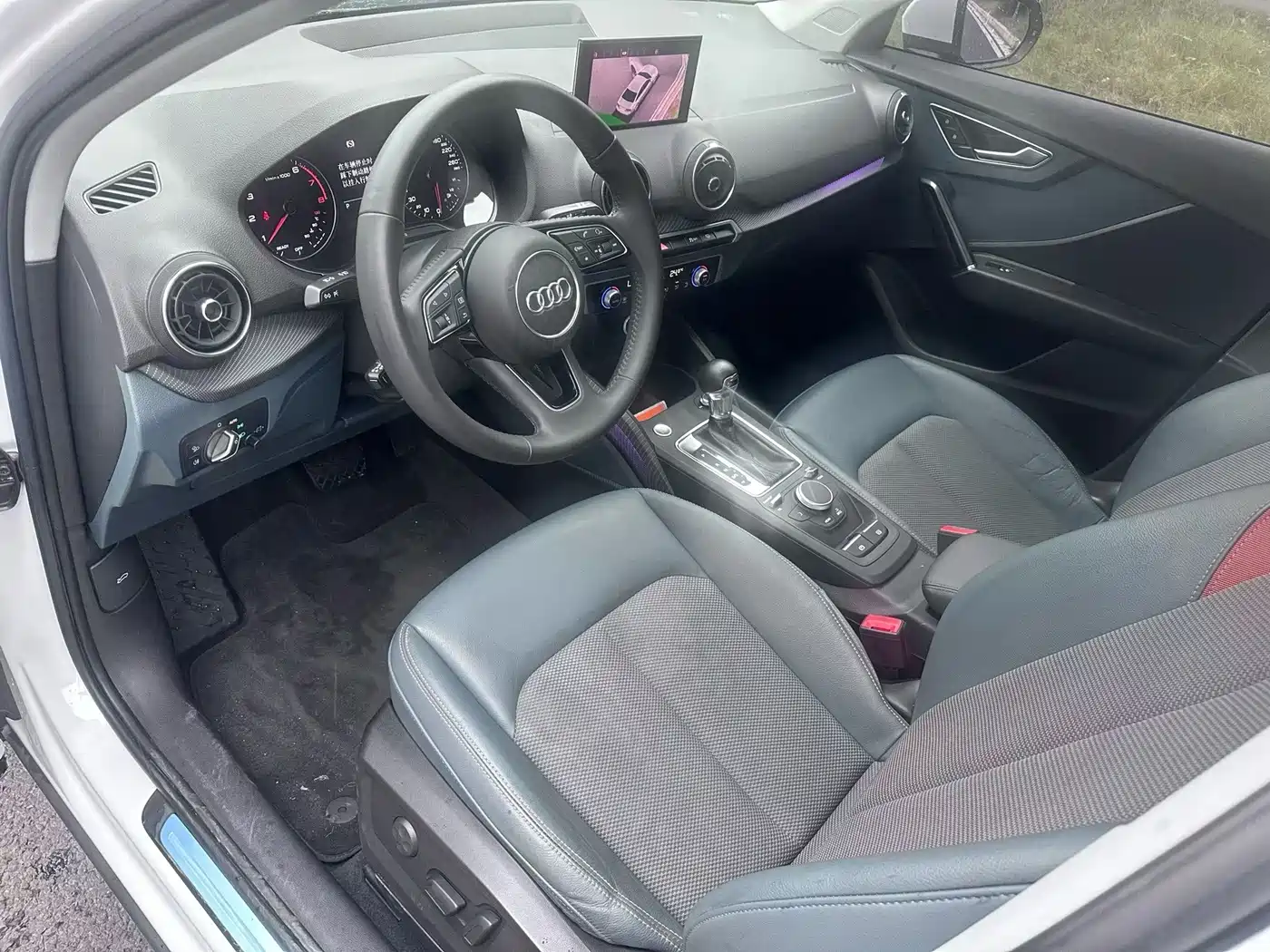 Photo 4 - Audi Q2L