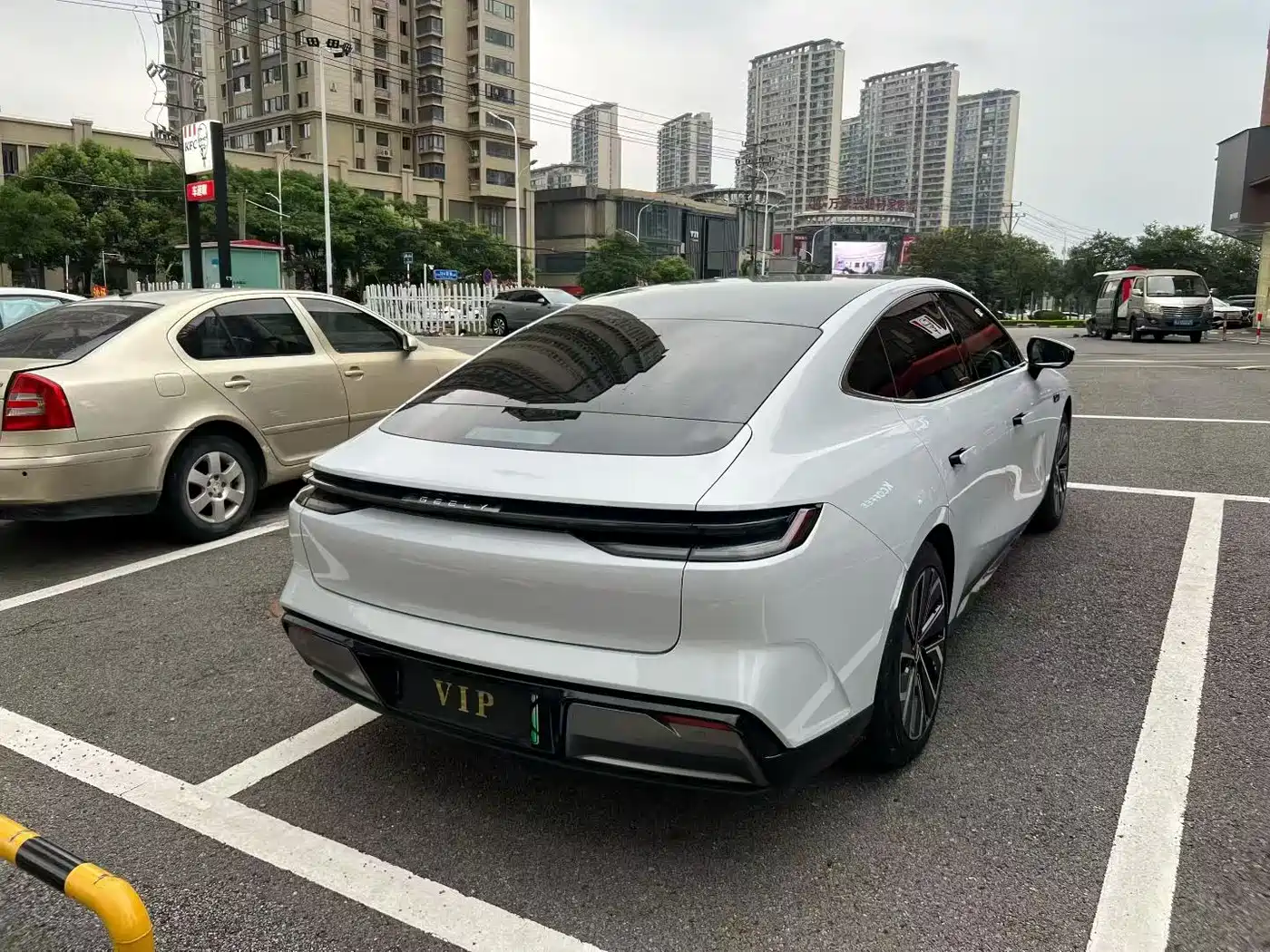 Geely Galaxy Galaxy E8 2024 2024 620km 4WD Starship Performance Edition