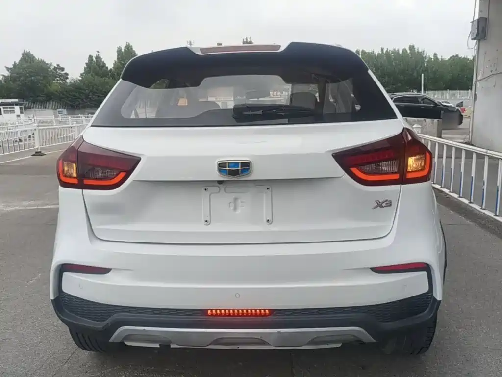 Photo 6 - Geely Vision X3