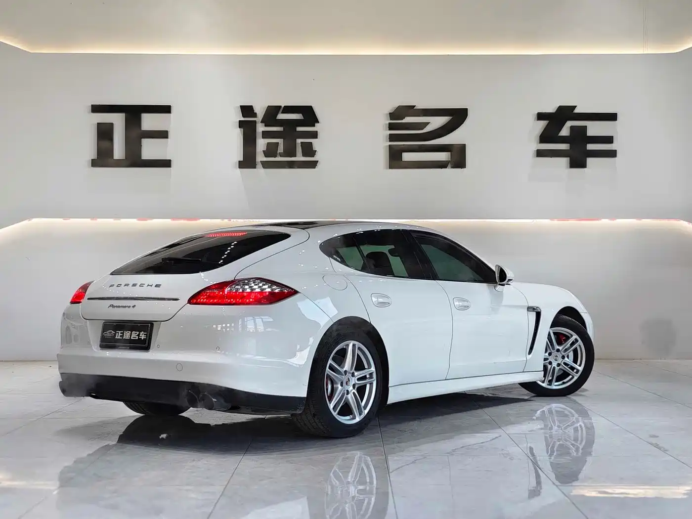 Porsche Panamera 2011 2010 Panamera 4 3.6L