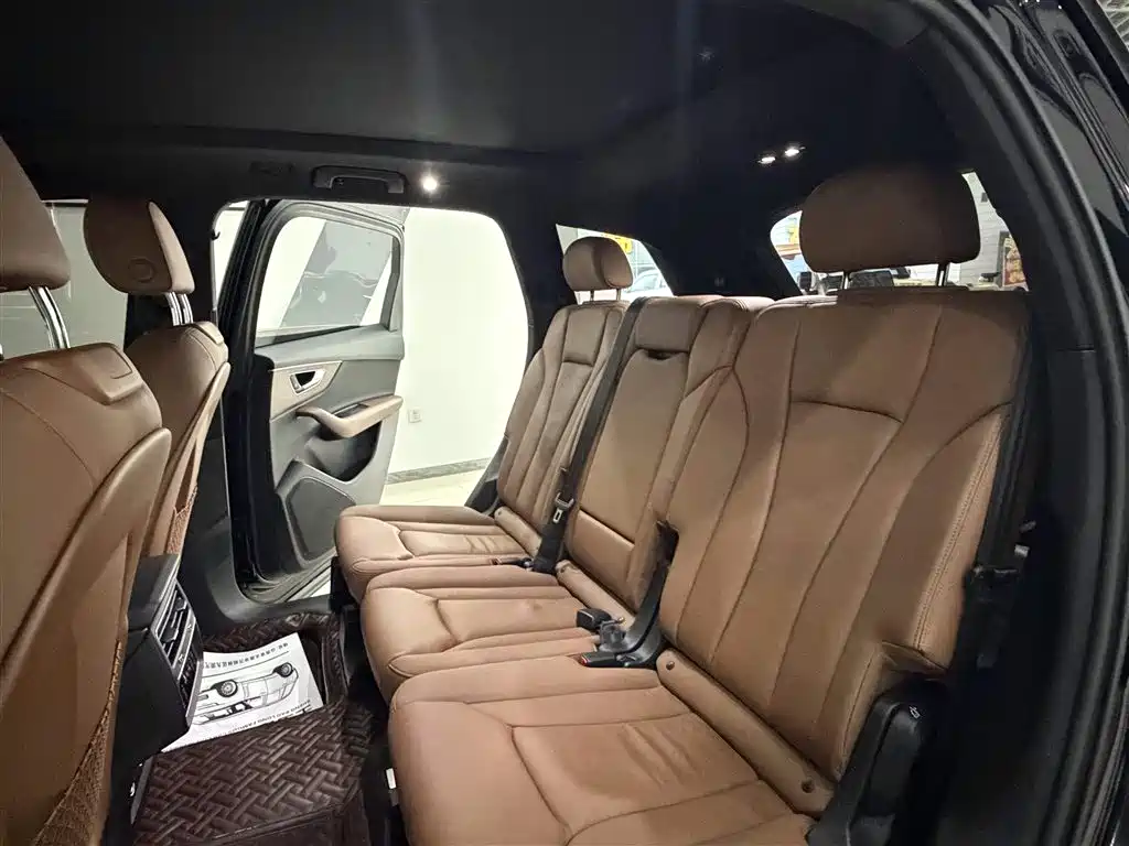 Фото 10 - Audi Q7