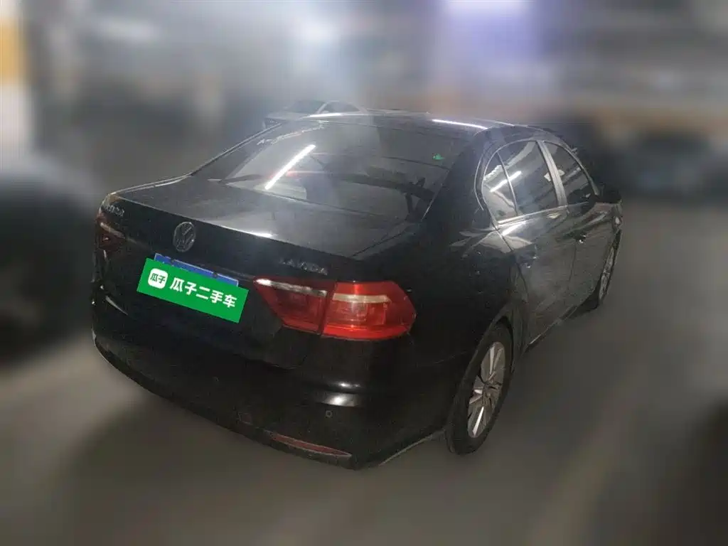 Volkswagen Lavida 2013 Facelift Classic 1.6L Manual Comfort фото 5