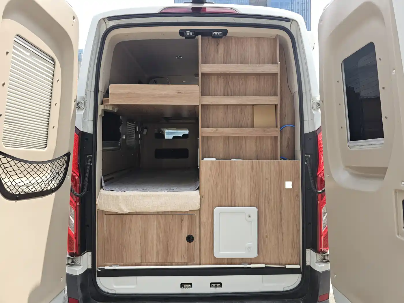 SAIC Maxus MAXUS V90 RV 2021 2021 2.0T Travel Home V90 Self-Contained Class B RV Luxury Longitudinal Bed