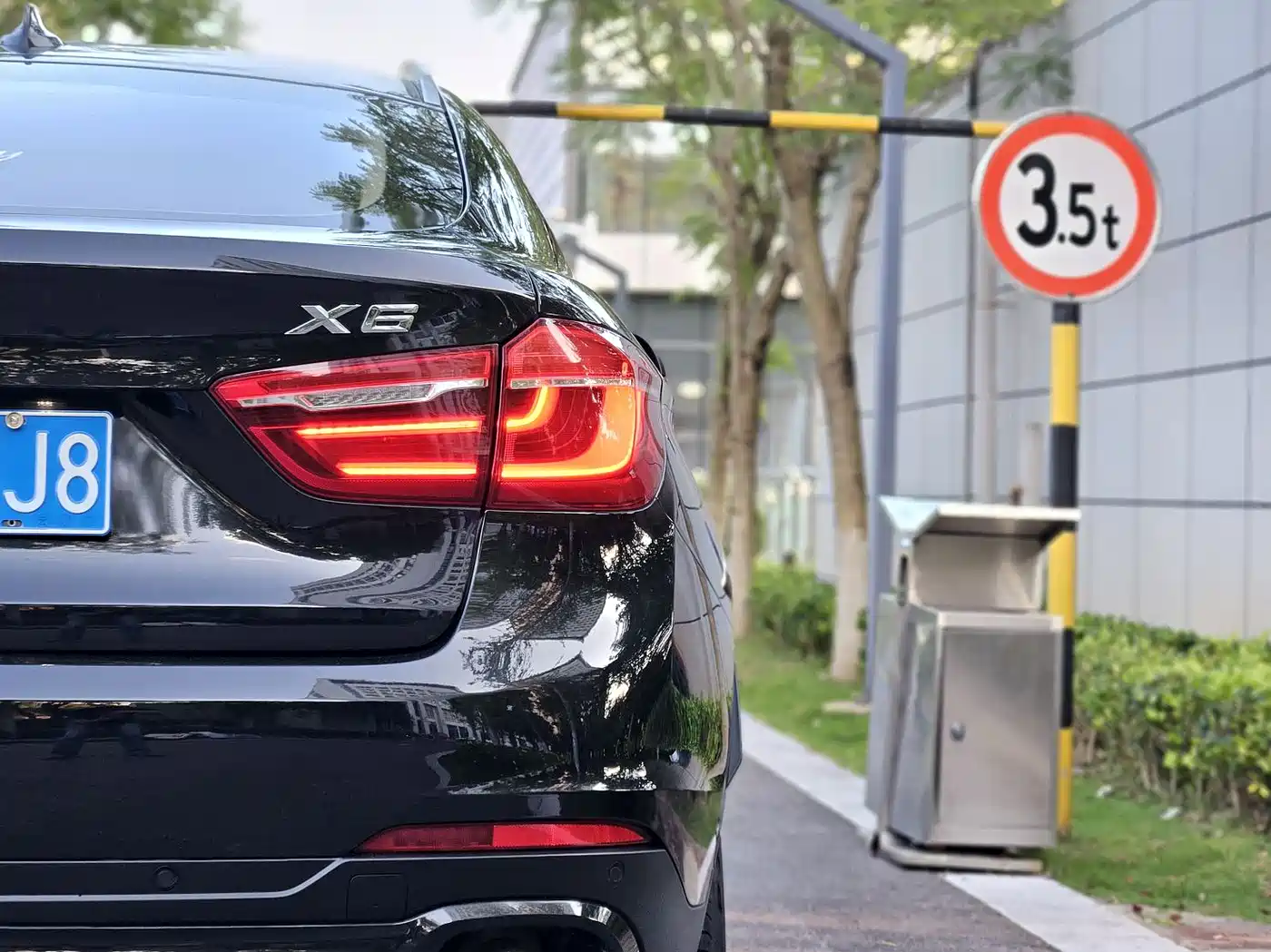 BMW X6 2015 xDrive28i фото 18