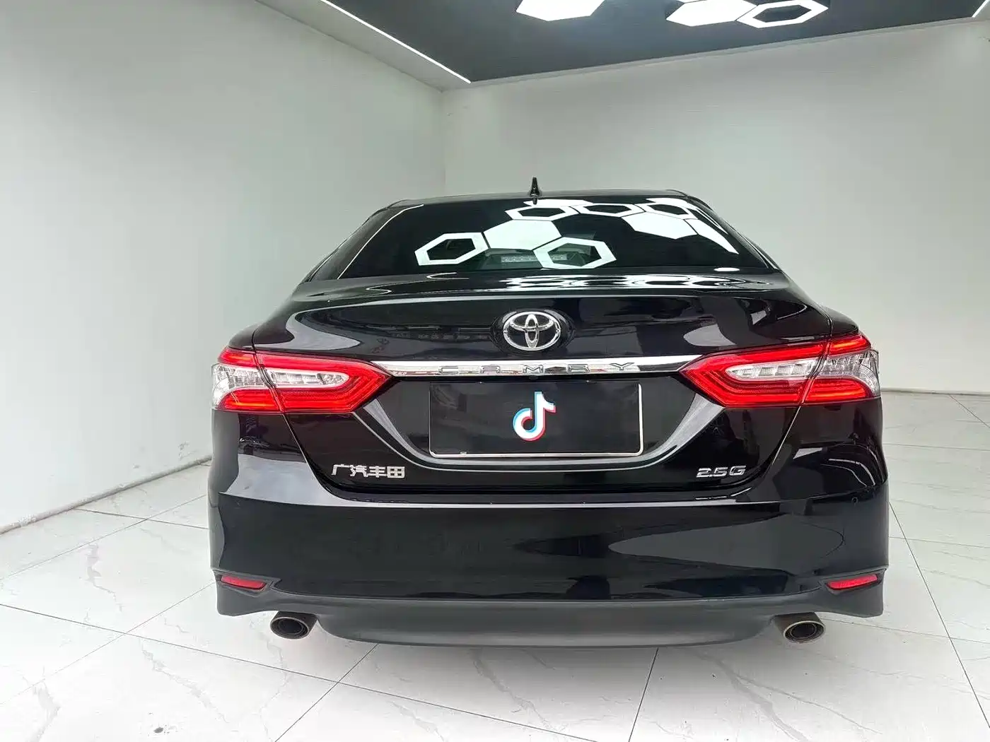 Toyota Camry 2023 2.5G Luxury Edition фото 8