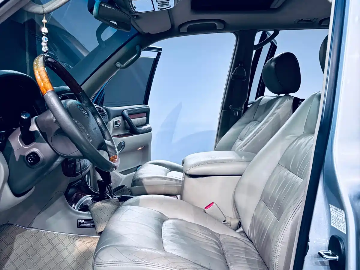 Фото 6 - Lexus LX