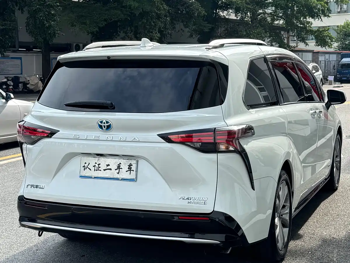 Фото 29 - Toyota Sienna
