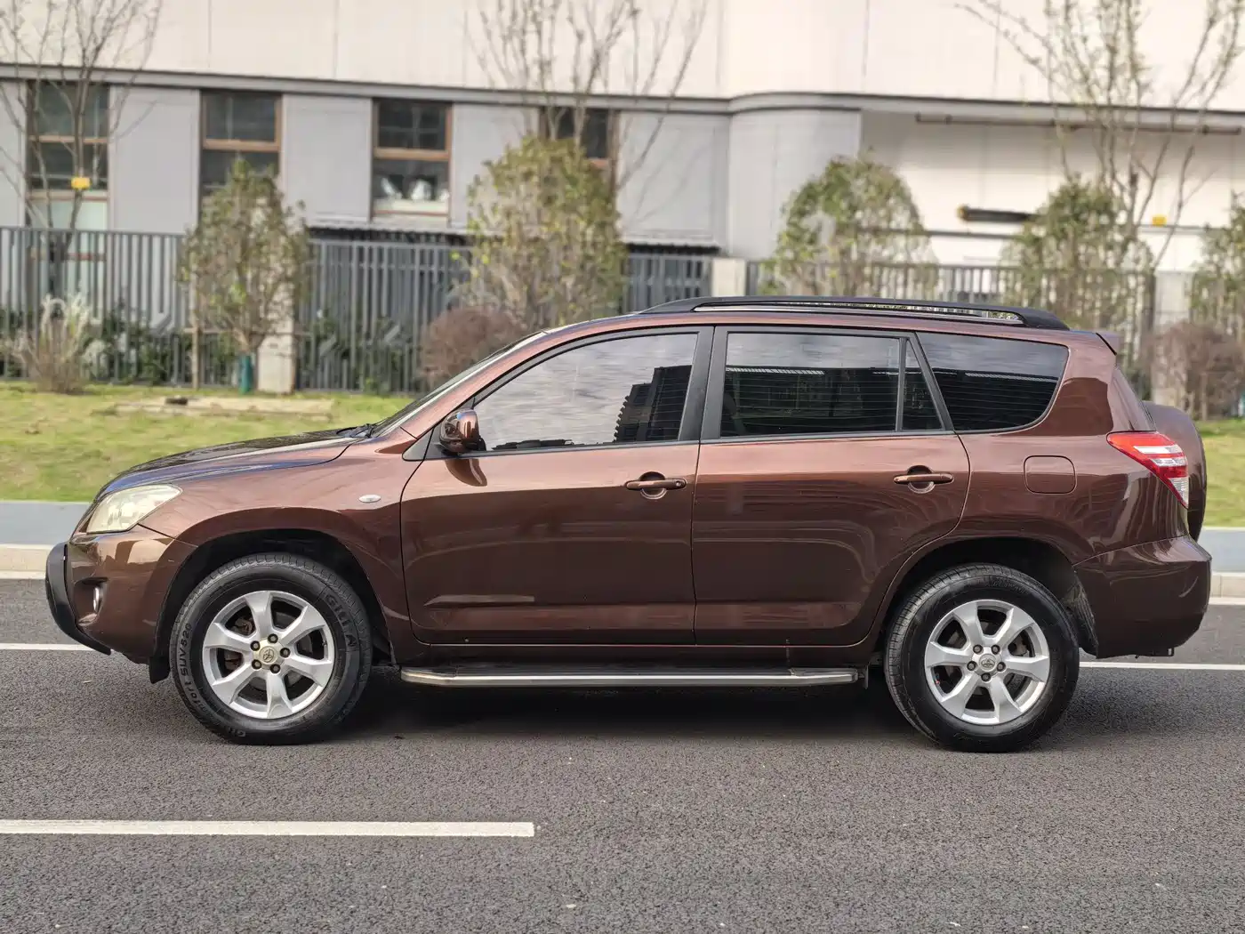 Toyota RAV4 Rongfang 2011 2.0L Automatic Classic Edition фото 4