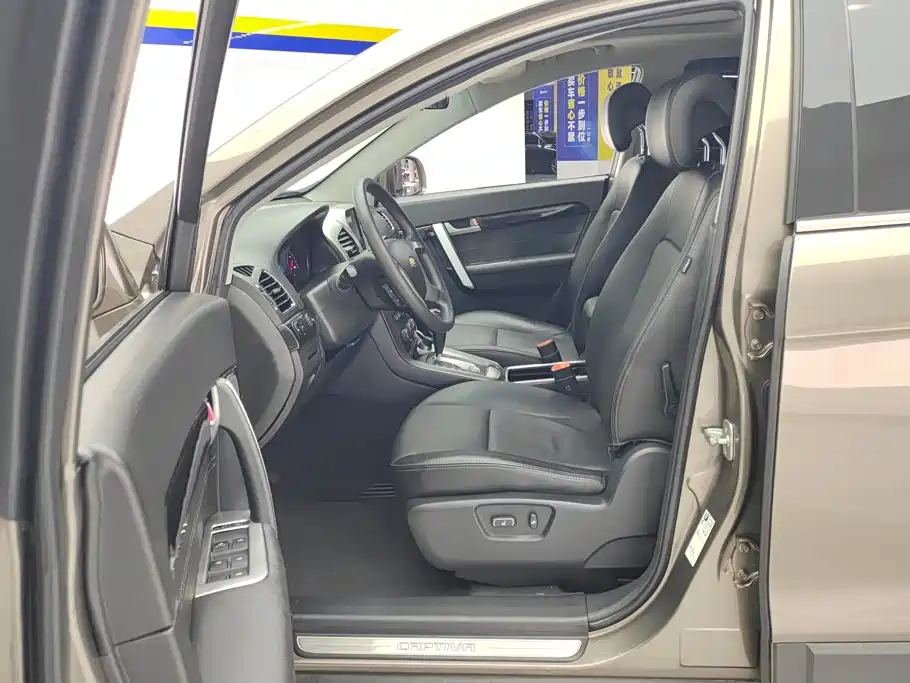 Chevrolet Captiva 2016 2015 2.4L 2WD Urban Edition 7-seater