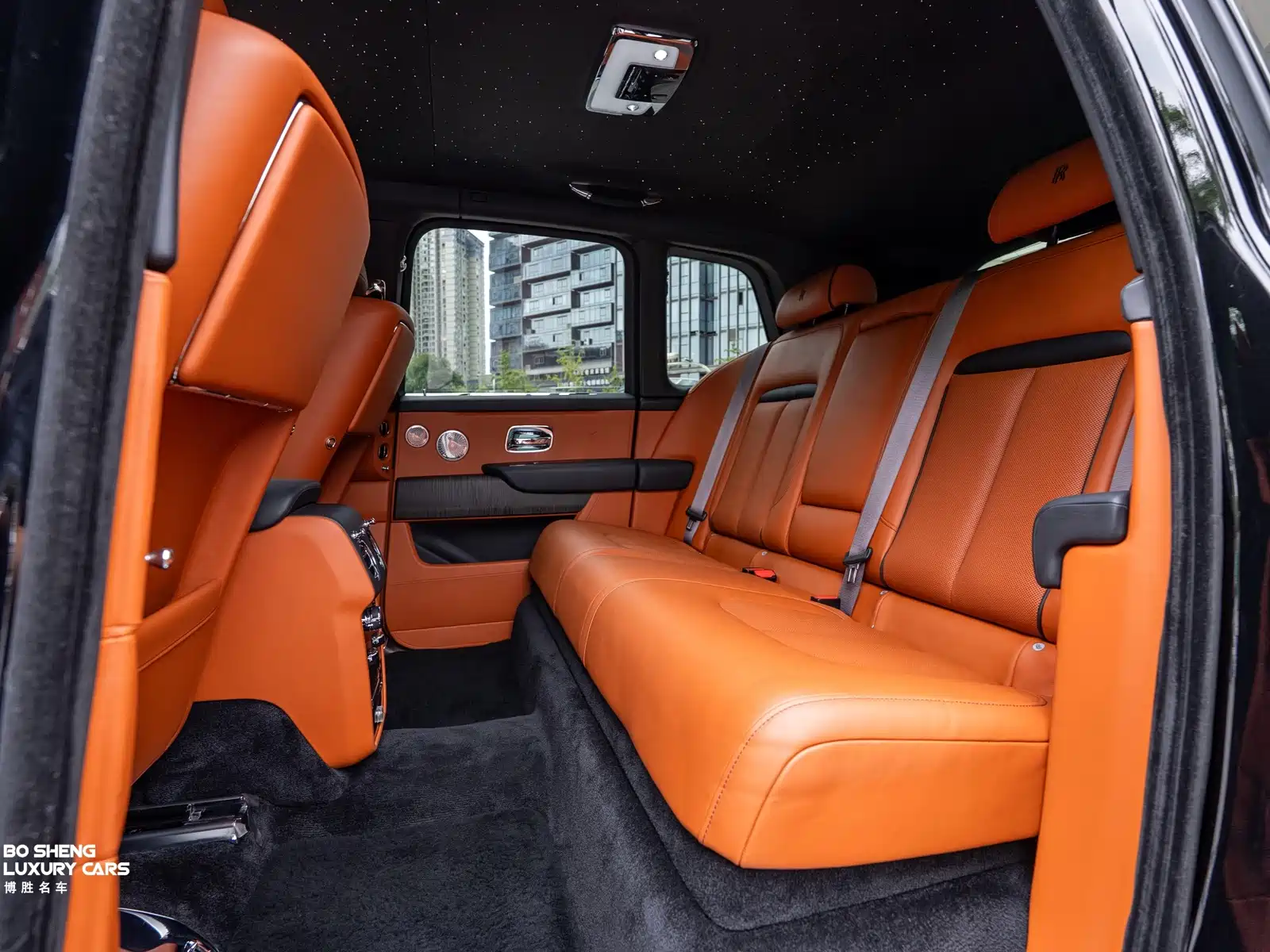 Фото 10 - Rolls-Royce Cullinan