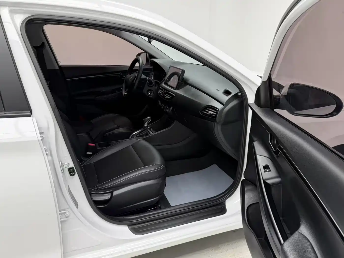 Hyundai Elantra 2020 1.6L Auto GL Pleasing Edition фото 12