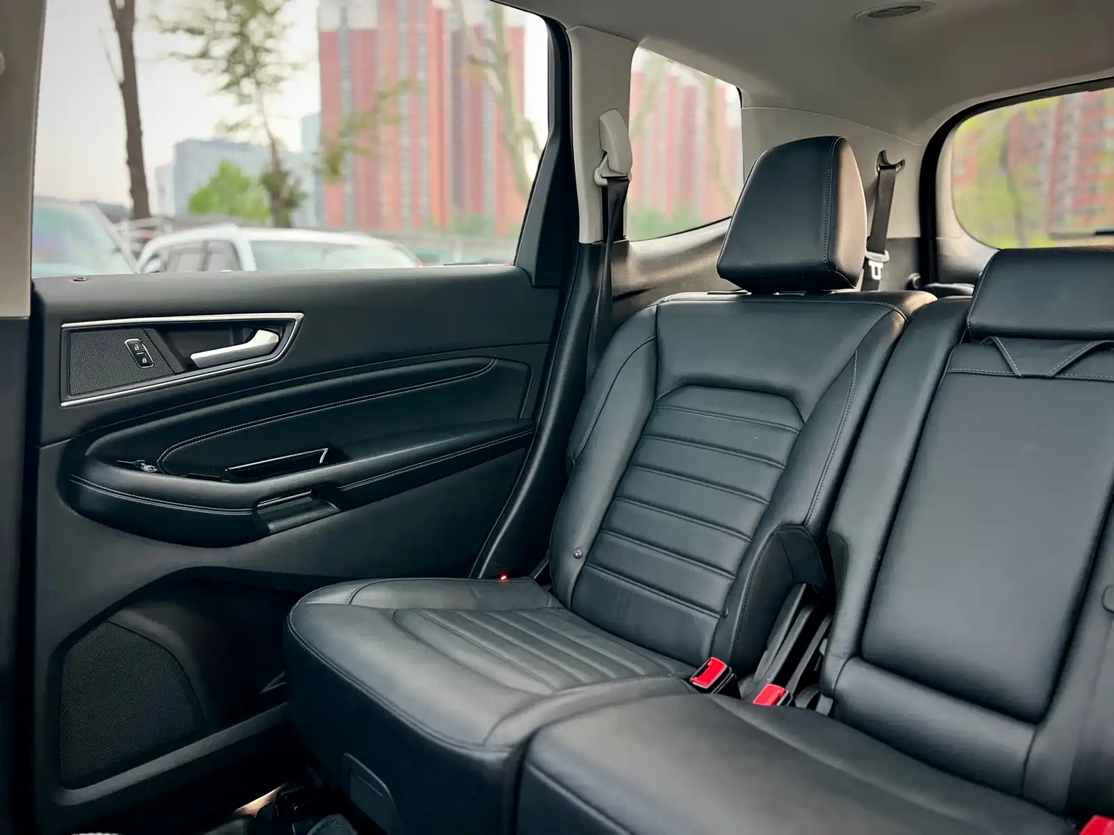 Фото 34 - Ford Edge