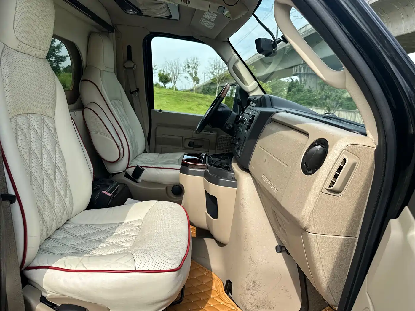 Ford E350 2010 2011 5.4L Standard Yacht Edition