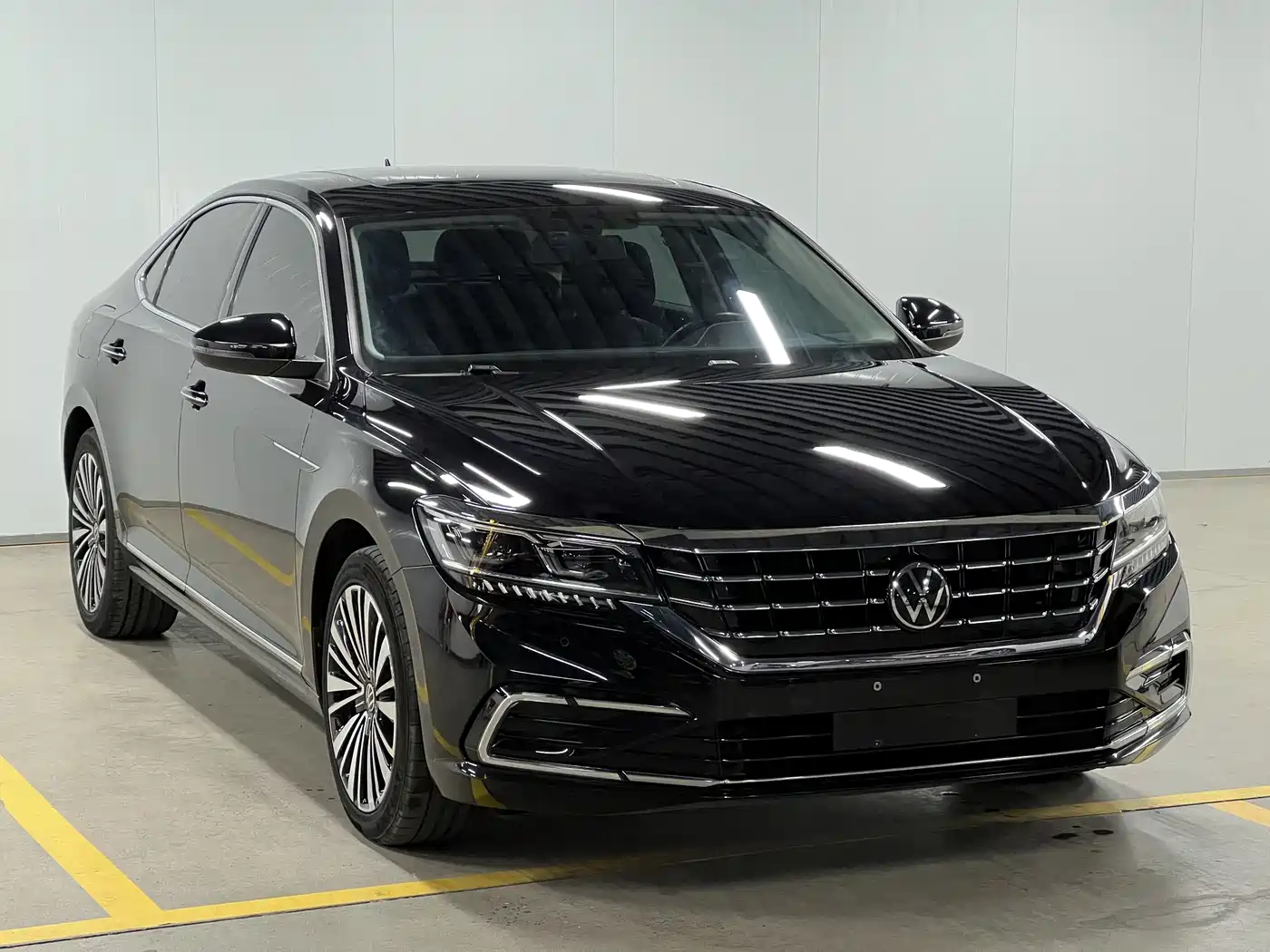 Volkswagen Passat 2021 Model 330TSI Luxury Edition фото 3