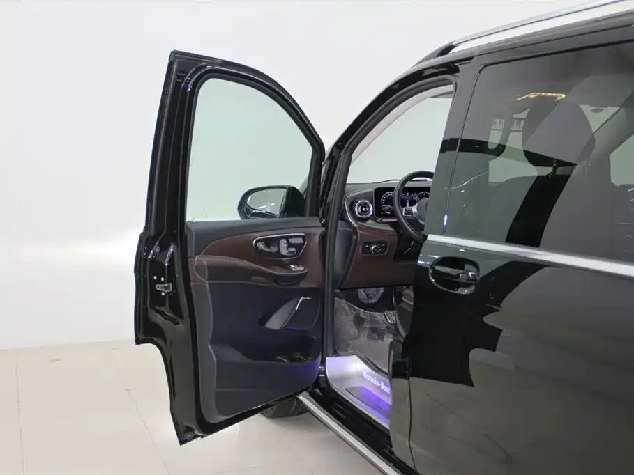 Mercedes-Benz V-Class 2024 V 300 L Long Wheelbase Luxury Edition фото 27