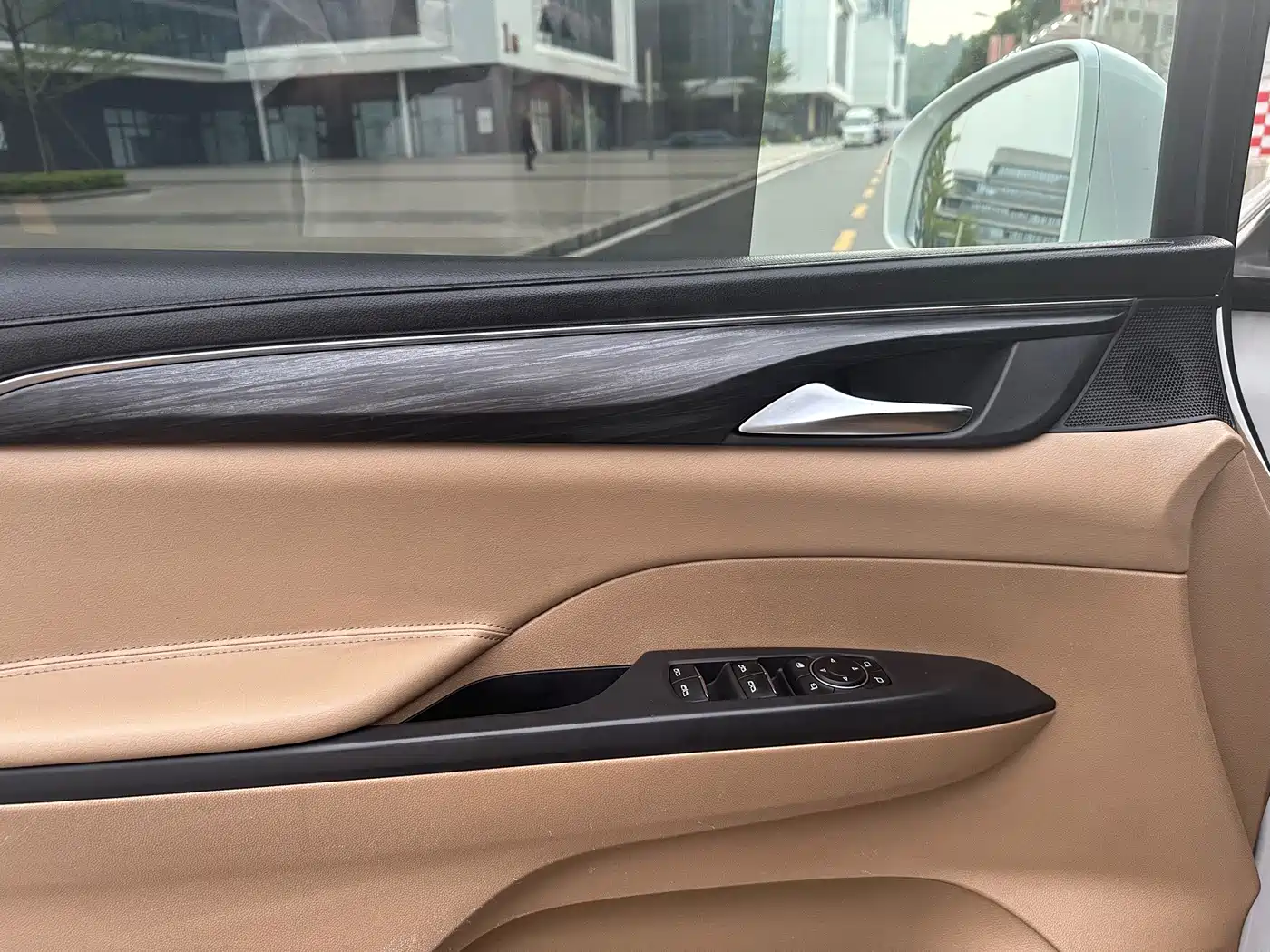 Photo 10 - Buick GL8