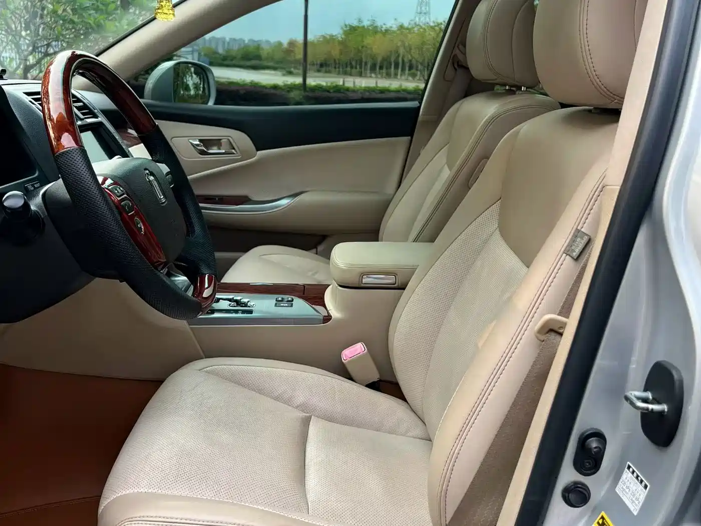 Toyota Crown 2012 2.5L Royal Leather Edition фото 7