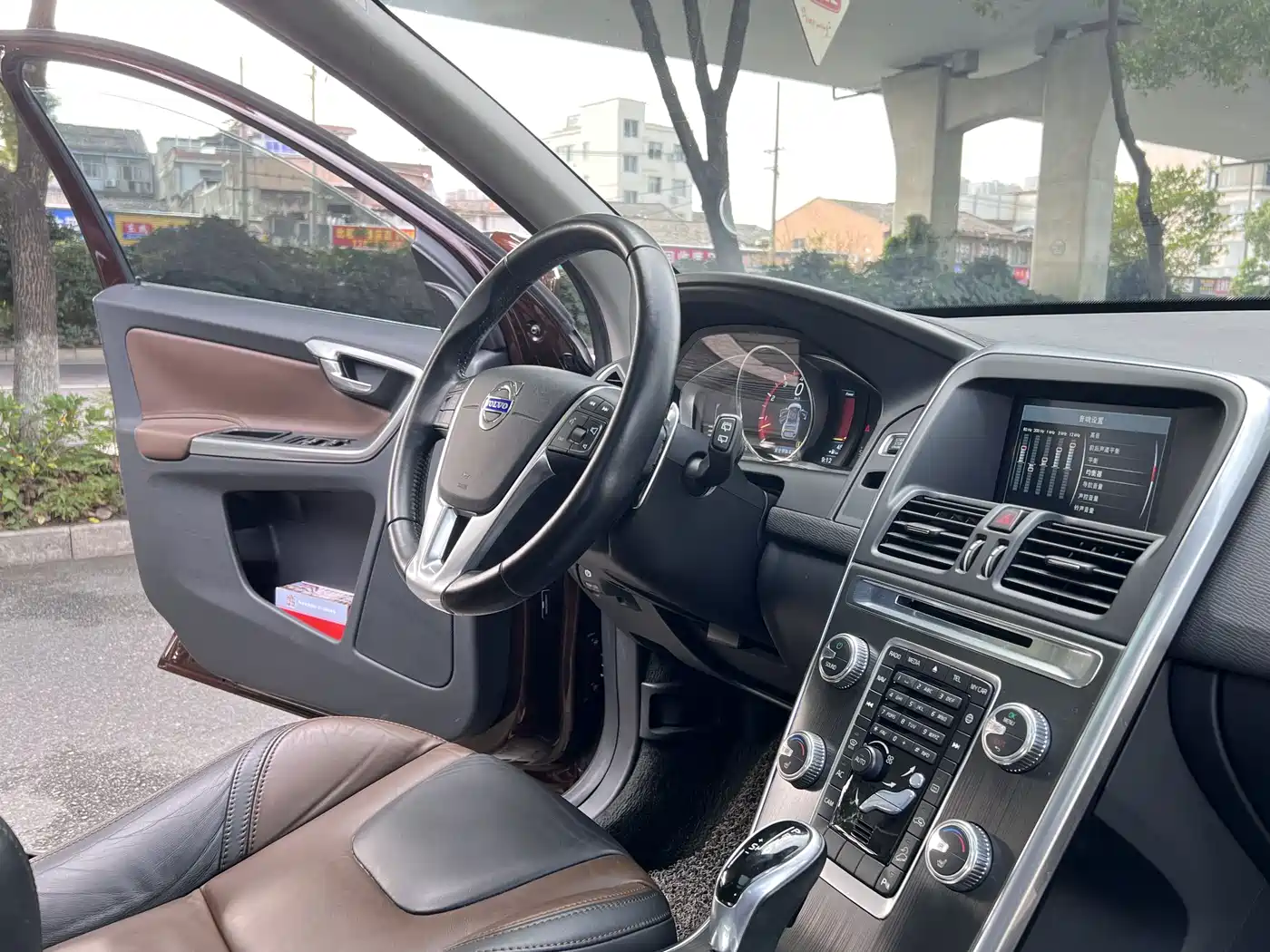 Volvo XC60 (Import) 2014 2015 T6 Momentum