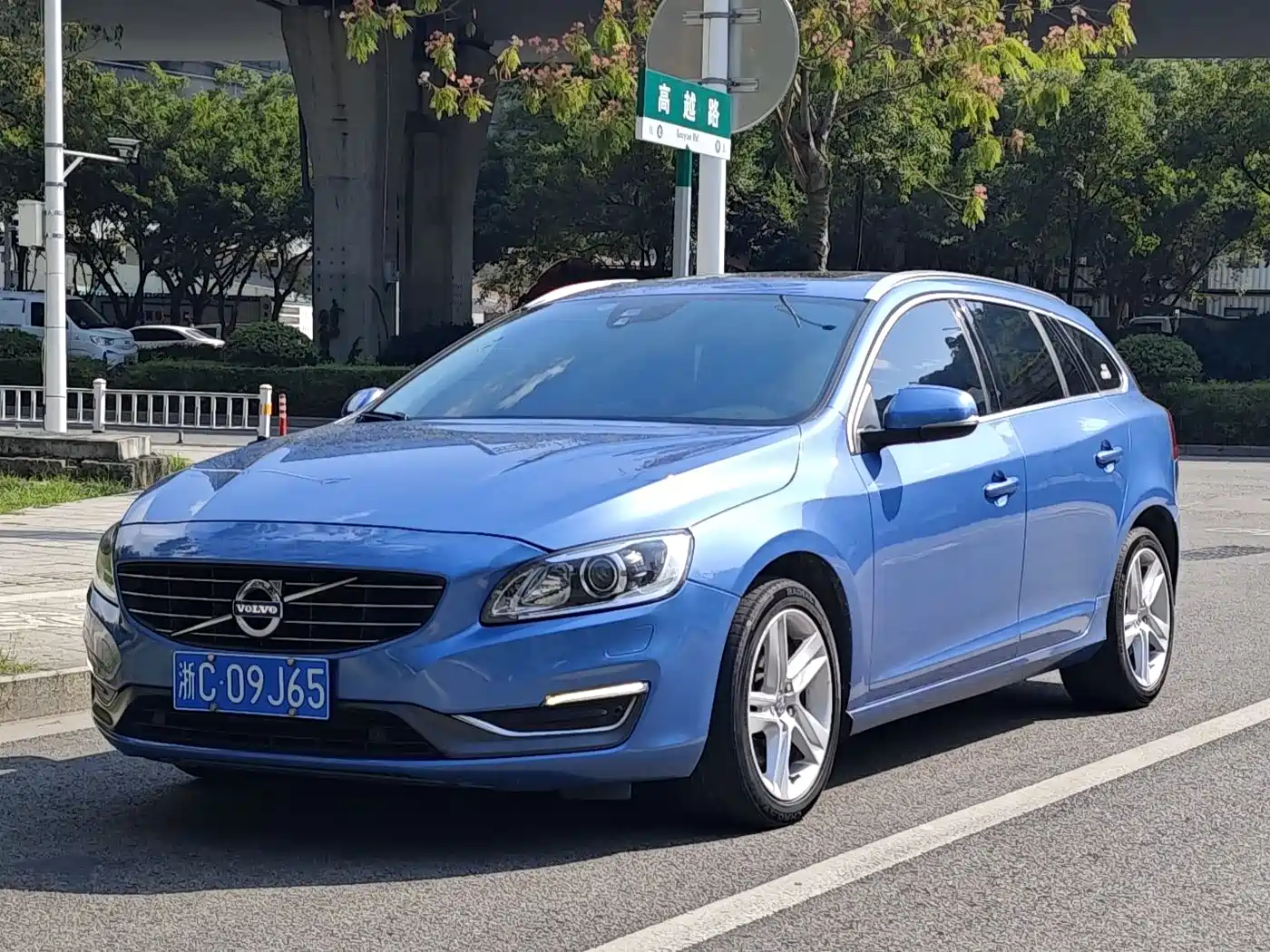 Фото 1 - Volvo V60