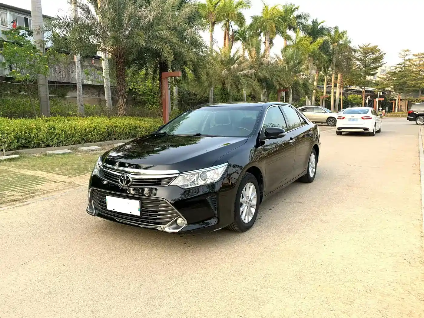 Toyota Camry 2016 2.0G 10th Anniversary Leading Edition