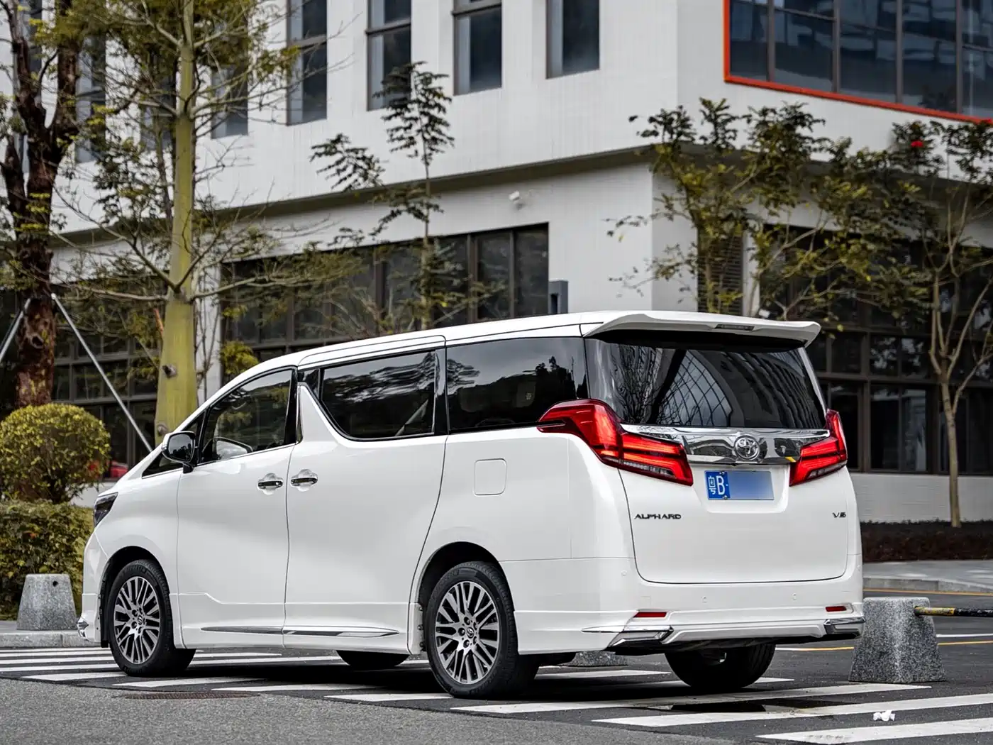 Toyota Alphard 2015 3.5L Luxury Edition фото 10