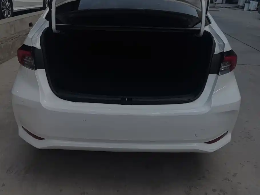 Фото 4 - Toyota Corolla