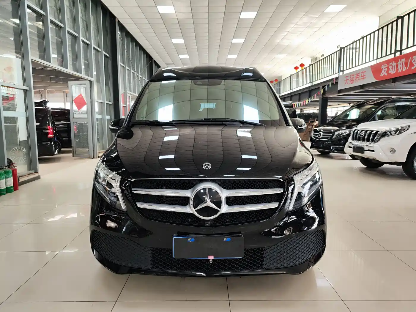Mercedes-Benz V-Class 2022 V 260 L Long Wheelbase Prestige Edition фото 2
