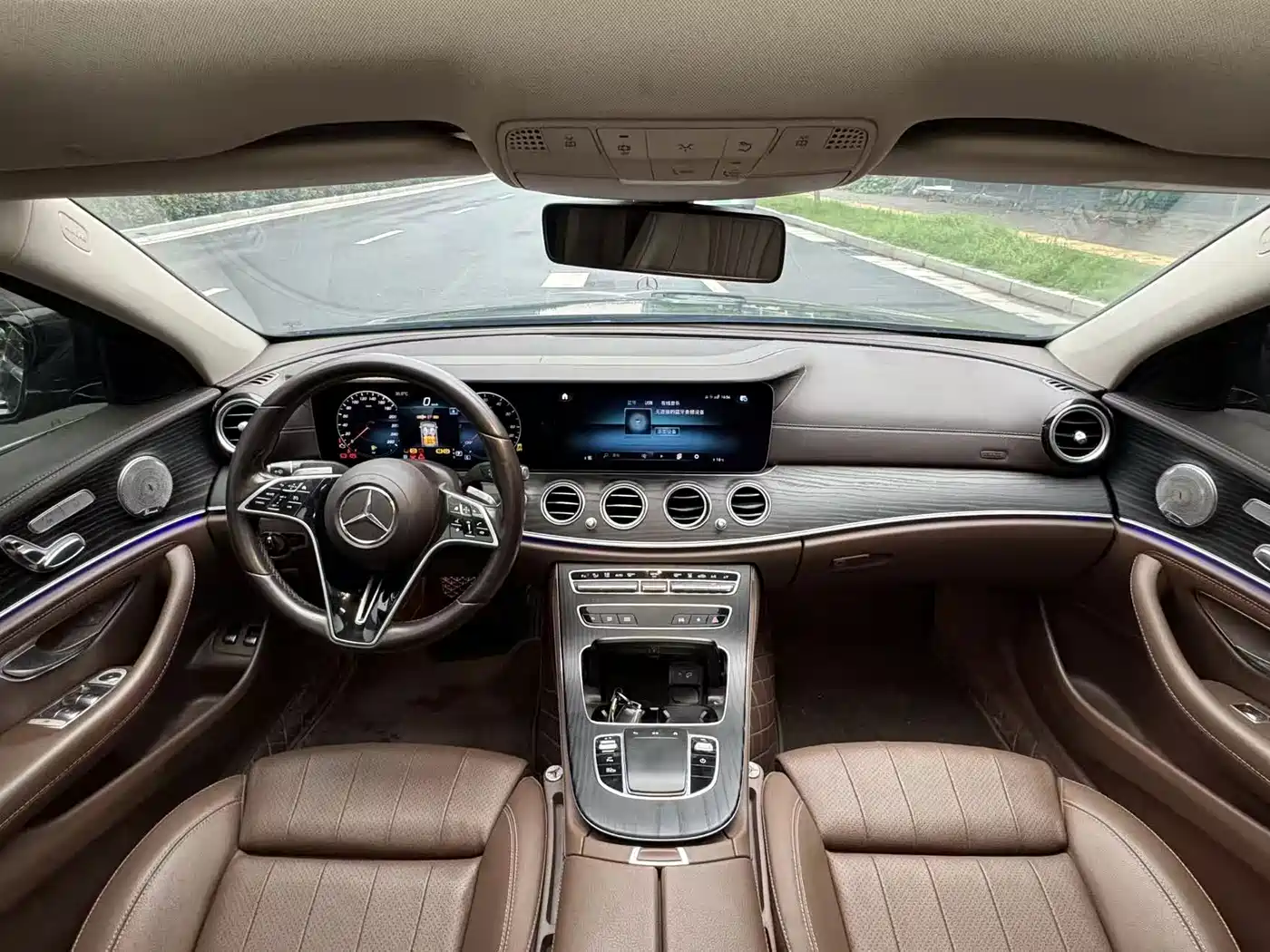صورة 6 - Mercedes-Benz E-Class New Energy
