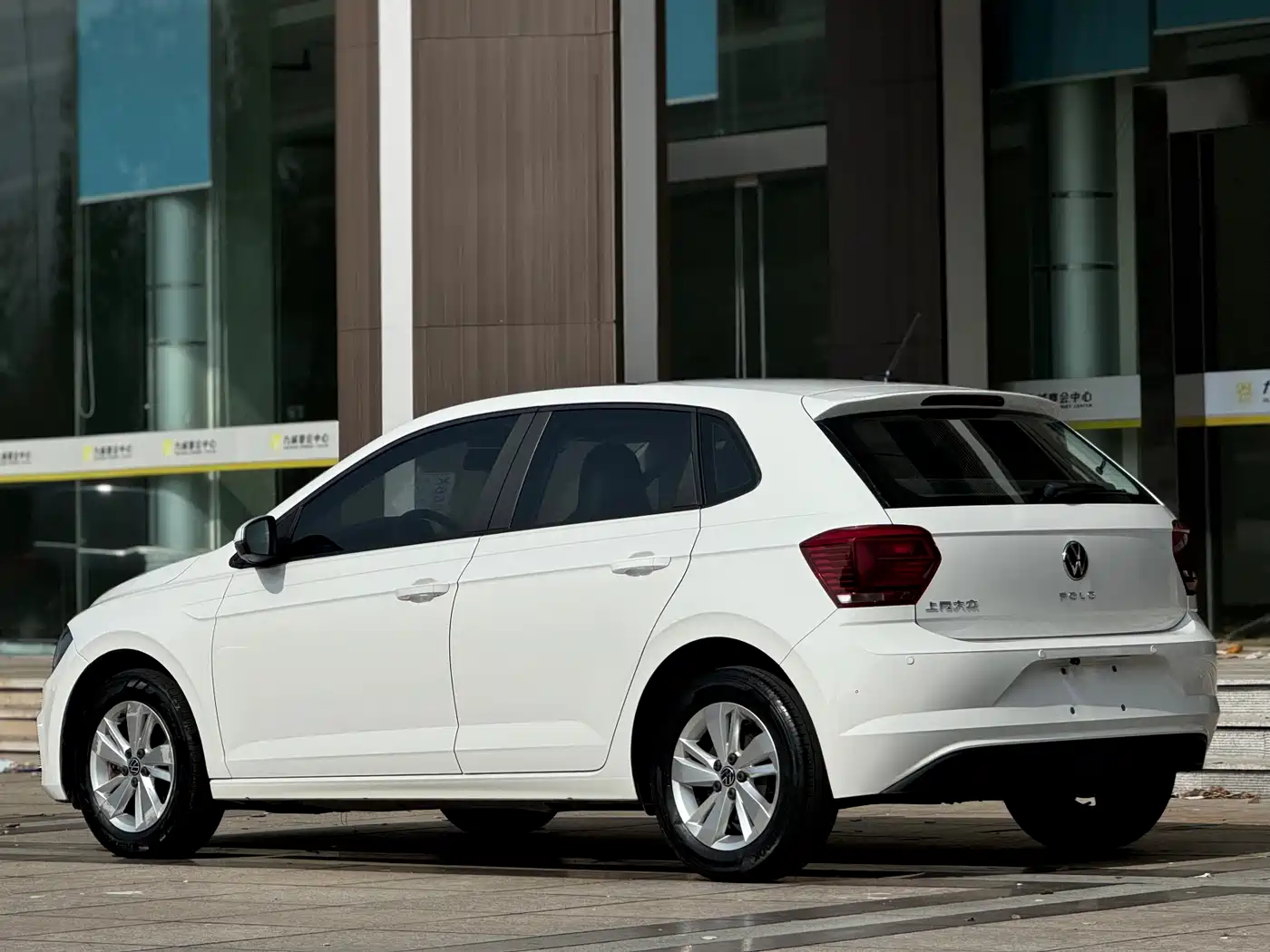 VOLKSWAGEN POLO