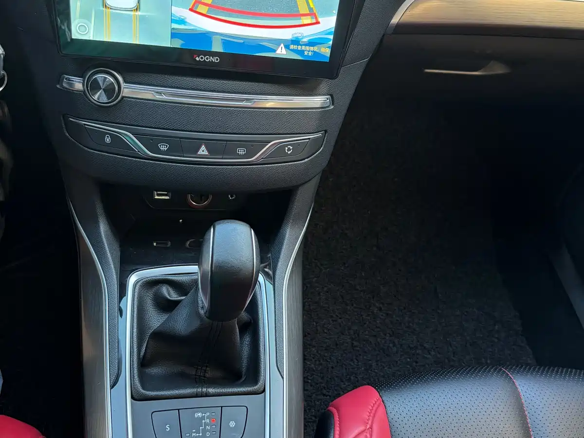 Peugeot 408 2015 Model 1.2T Automatic Luxury Edition фото 10