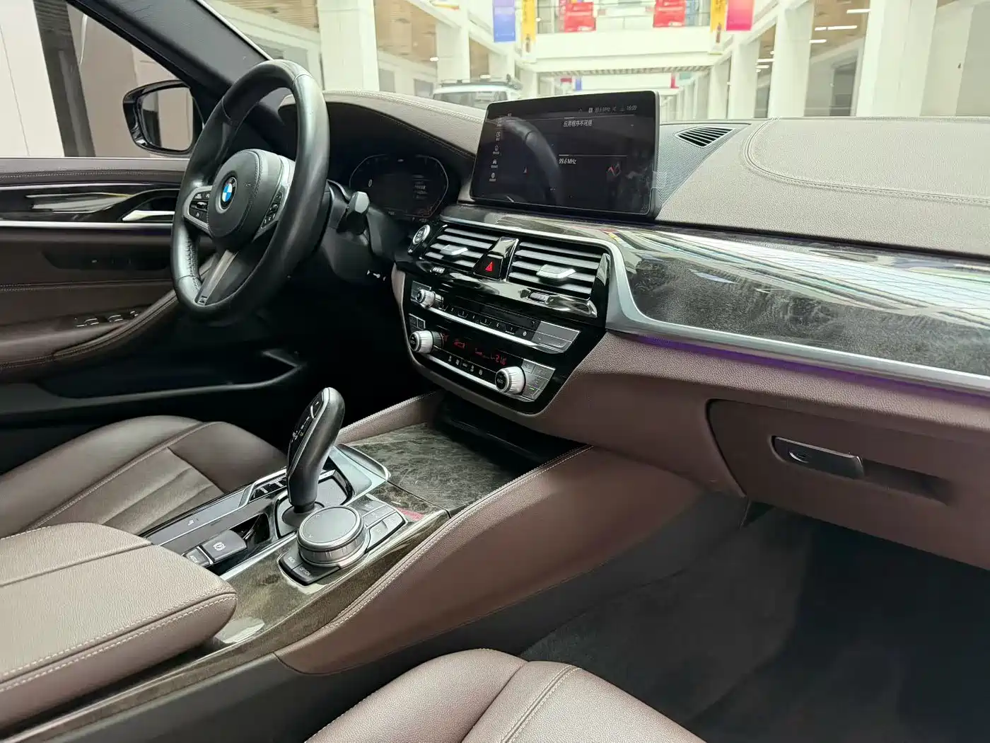 BMW 5 Series 2020 525Li M Sport Package фото 9