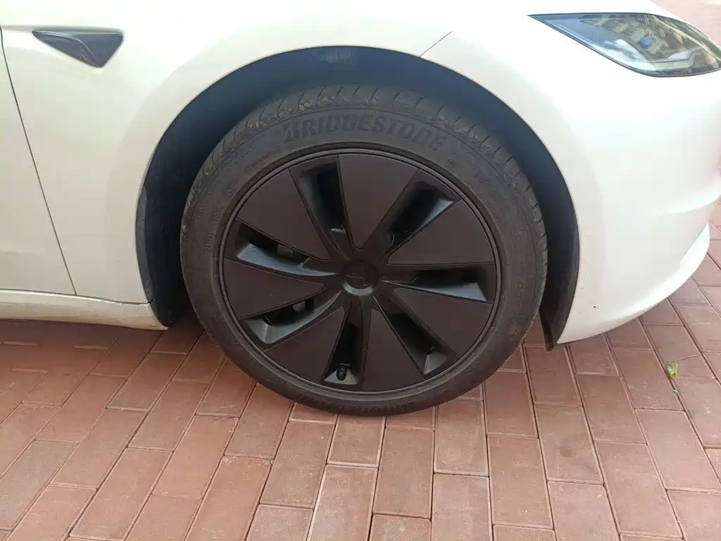 Tesla Model 3 2026 2025 Model Year Facelift Rear-Wheel Drive