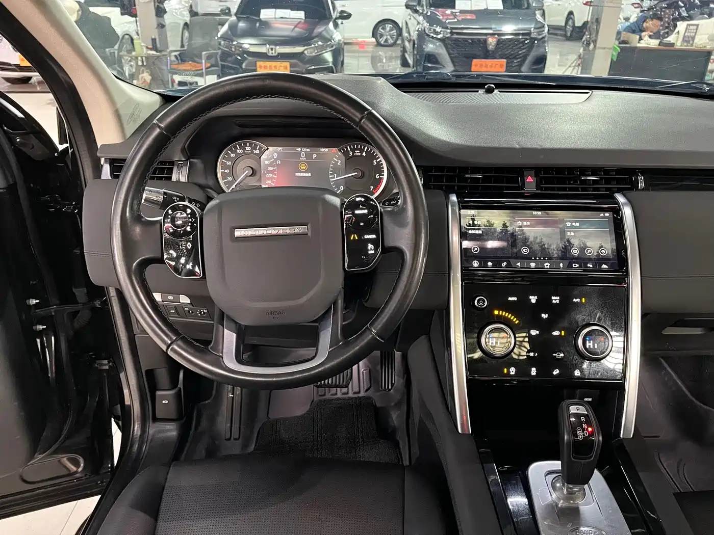 Land Rover Discovery Sport 2020 200PS Family Edition фото 8