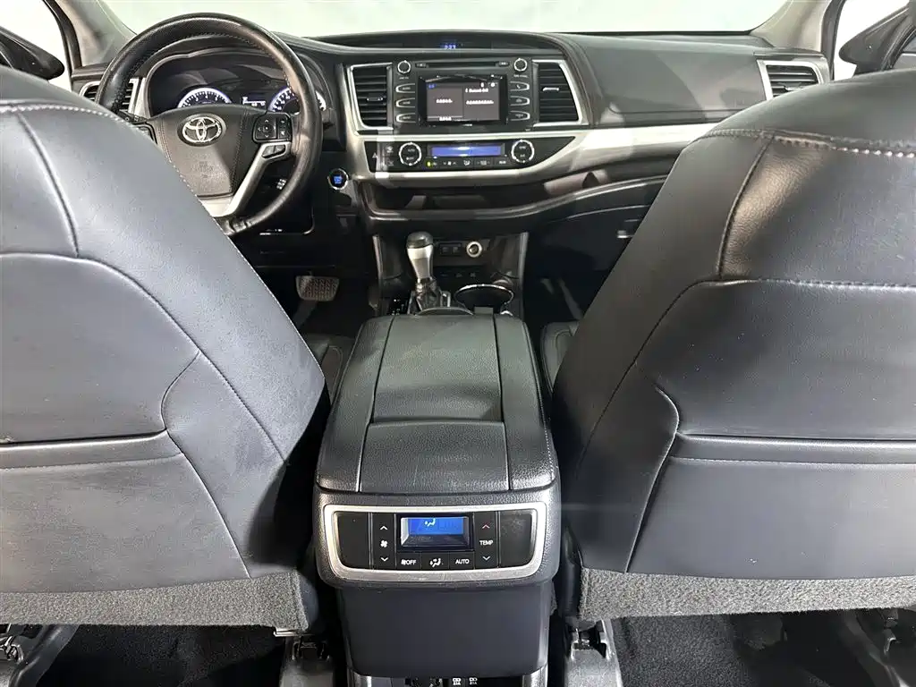 Photo 11 - Toyota Highlander