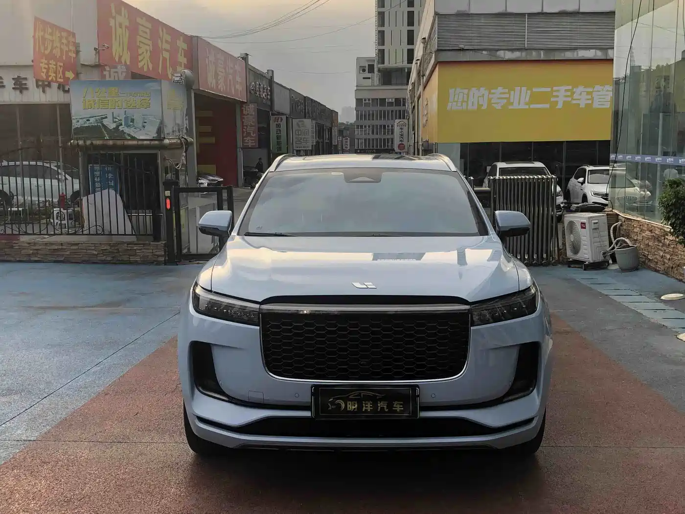 Фото 2 - Li Auto Li ONE